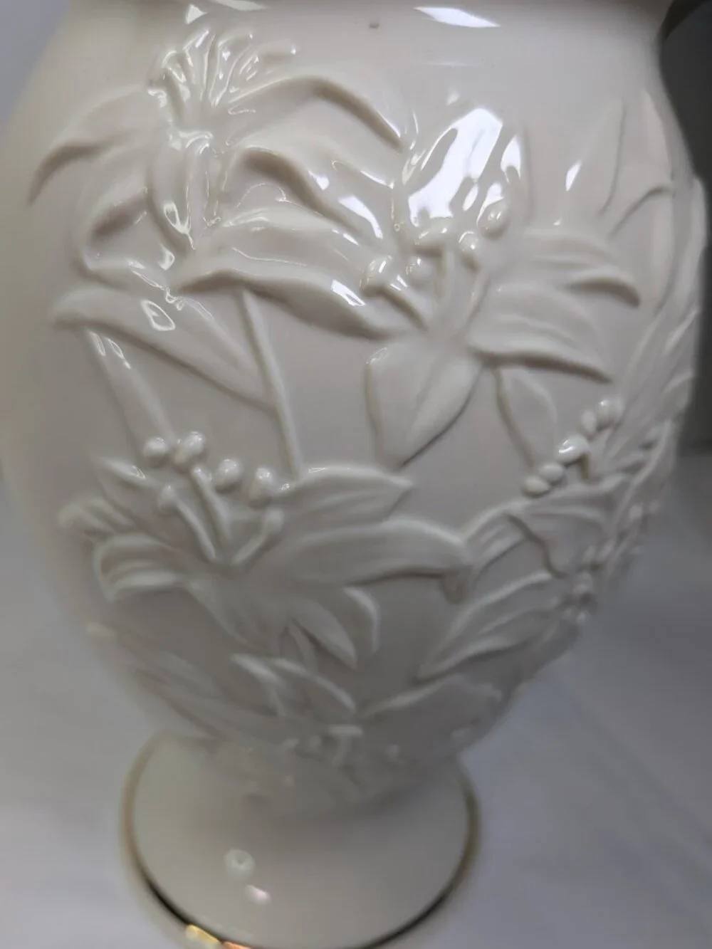 Lenox Masterpiece Collection Embossed Daylily Pedestal Vases - Pair of 2